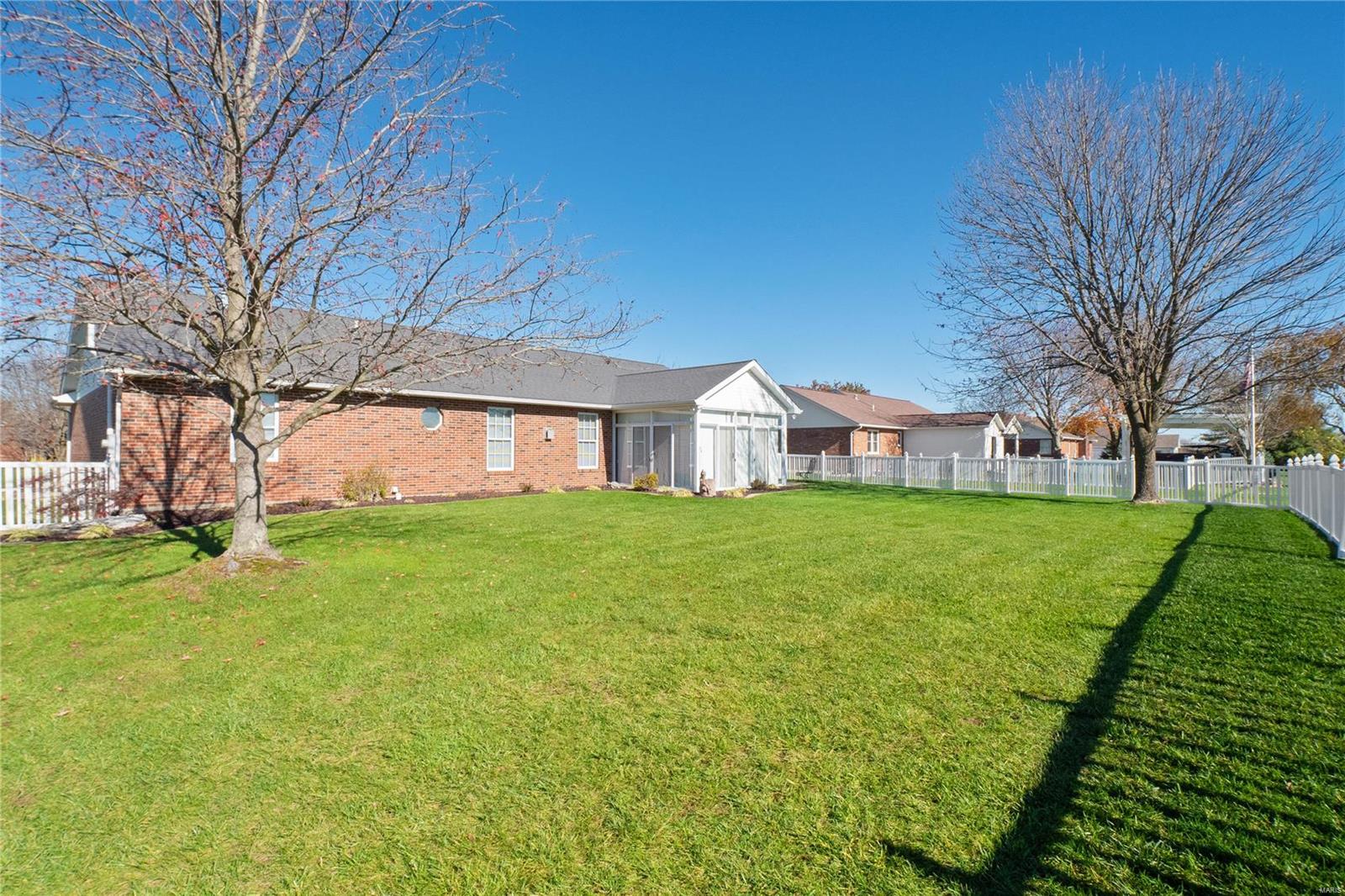 Waterloo, Illinois 62298, United States, 3 Bedrooms Bedrooms, ,3 BathroomsBathrooms,Residential,Pending,26307