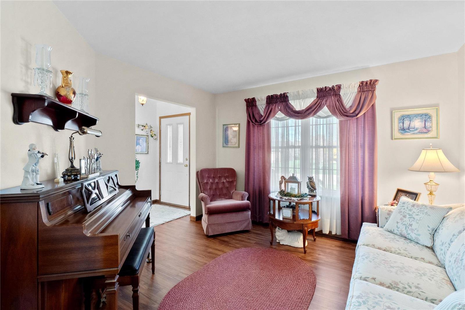 Waterloo, Illinois 62298, United States, 3 Bedrooms Bedrooms, ,3 BathroomsBathrooms,Residential,Pending,26307