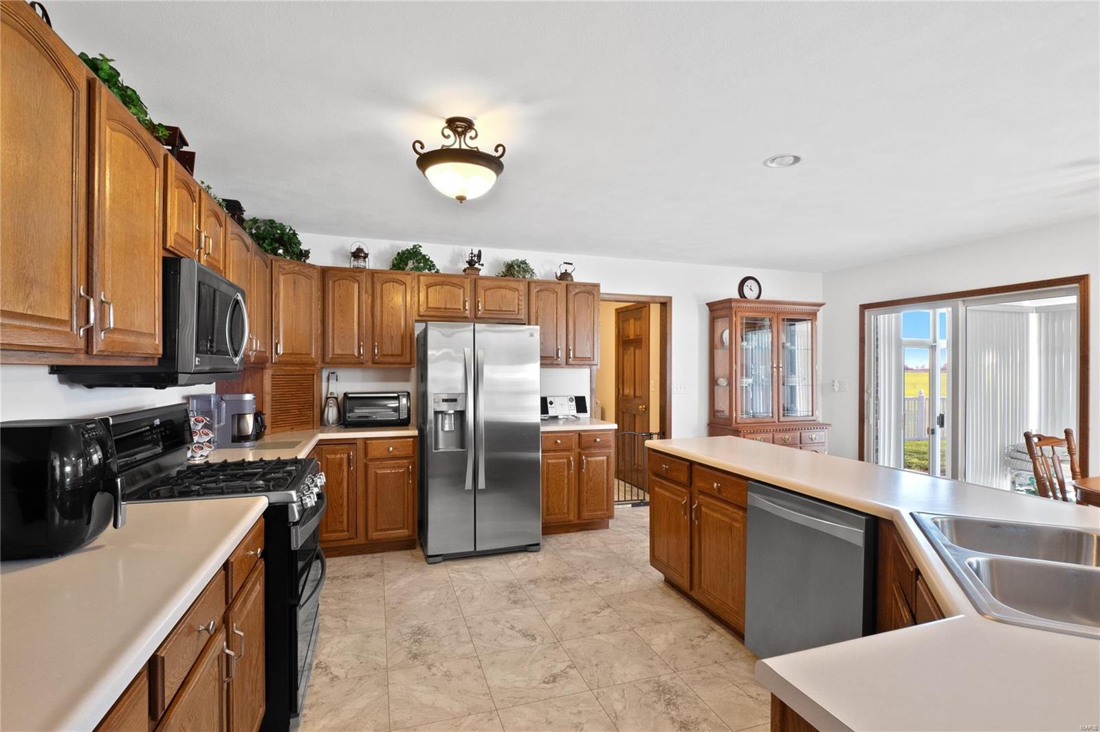 Waterloo, Illinois 62298, United States, 3 Bedrooms Bedrooms, ,3 BathroomsBathrooms,Residential,Pending,26307