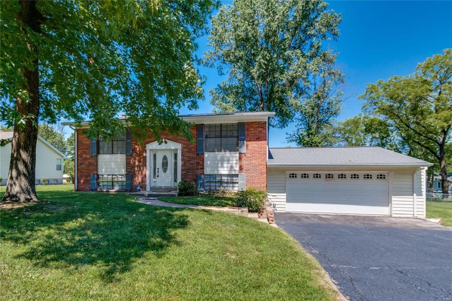 Rare chance for a customizable dream home in desirable Ellisville! With 4 Beds, 2 full baths, an upstairs living room, and a great downstairs family room you would be hard pressed to find a home with more potential in the area for a better price! Recently furnished with new carpet this home is perfect for a family with plenty of space to grow and a large back yard with ample space for any activity. This home also boasts an incredible amount of cabinet space in the large and open kitchen and a spacious two car garage. Nearly move-in ready this home will need some minor work first, however this is a great time to add a very personal touch. Design how you want your baths and kitchen and create a home with exactly the right feel. Endless possibilities of custom design and fit await your vision for this lovely home.




Owner is a licensed agent 
Home being sold AS-IS owner to make no repairs or pay for any inspections
All offers to be made with closing located at Title Experts