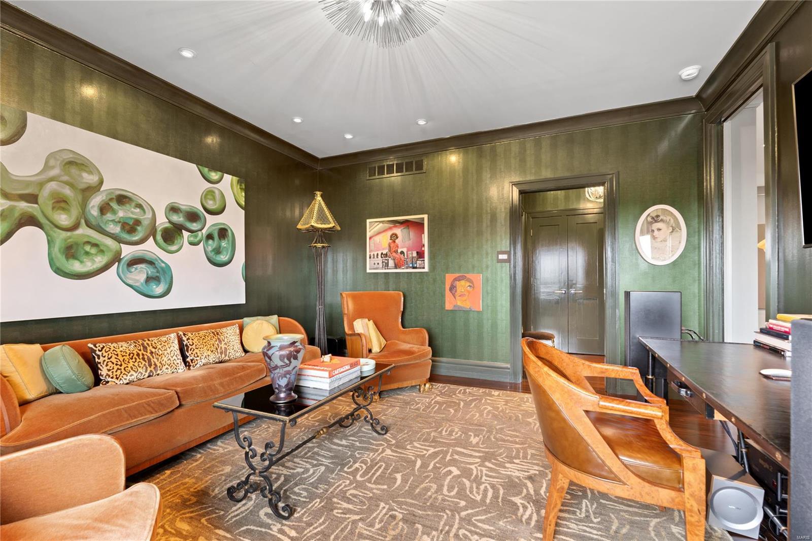 Eight- One- Six South Hanley Condominuim - Residential