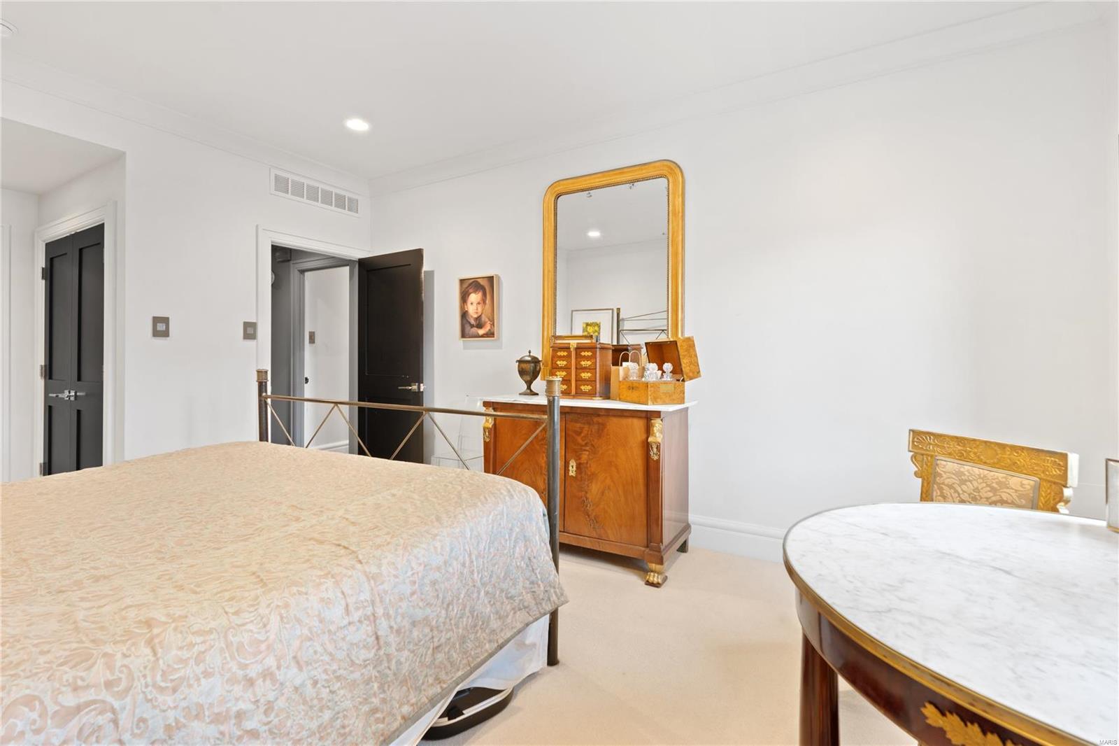 Eight- One- Six South Hanley Condominuim - Residential