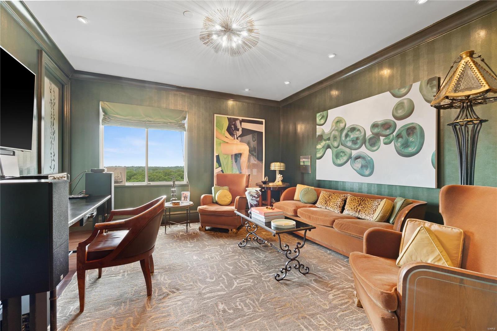 Eight- One- Six South Hanley Condominuim - Residential