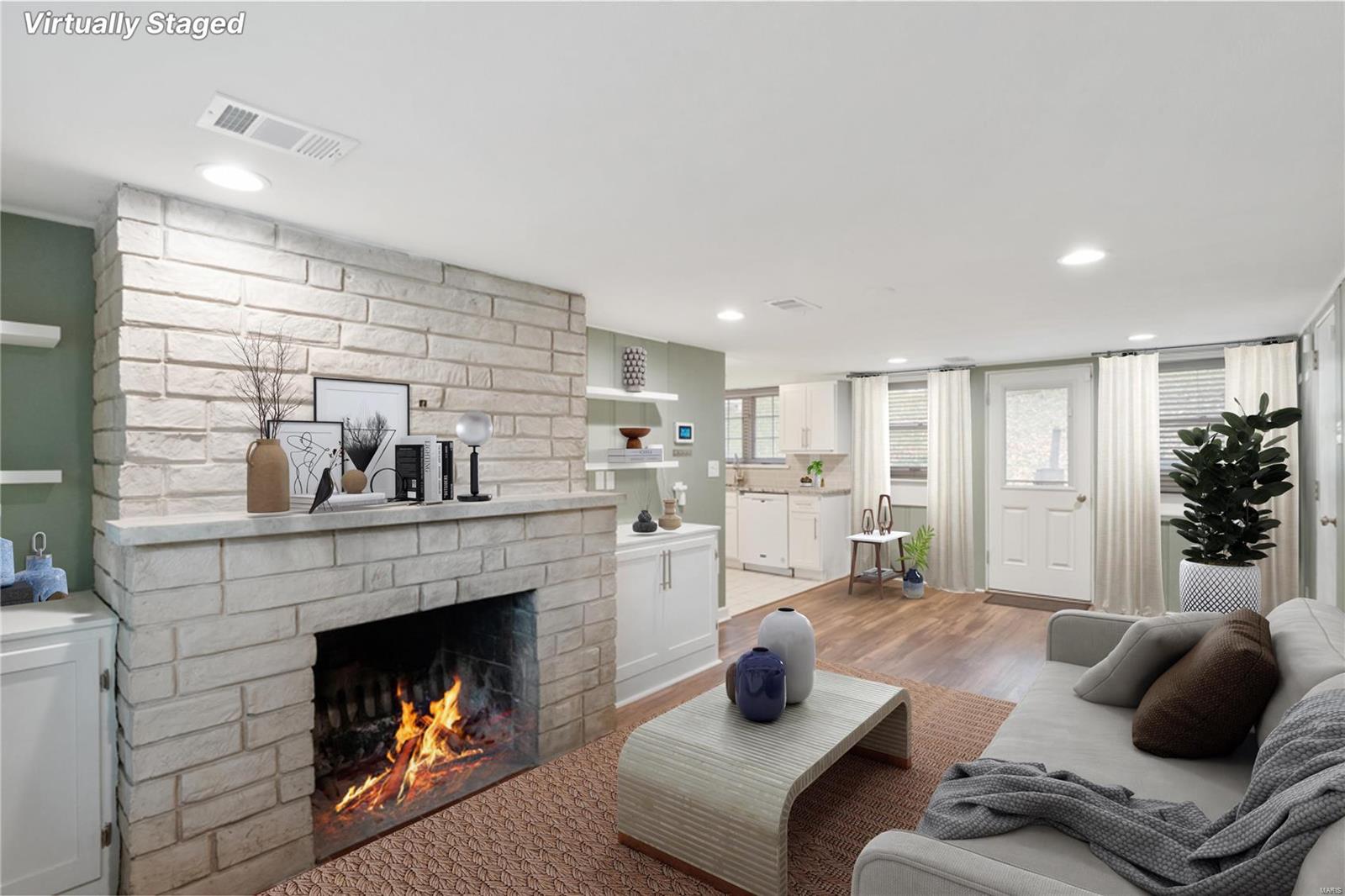 Ferguson, Missouri 63135, United States, 2 Bedrooms Bedrooms, ,1 BathroomBathrooms,Residential,Pending,34424