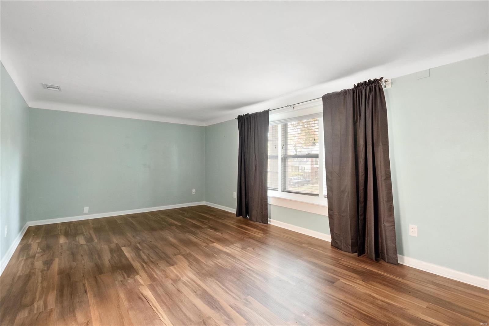 Ferguson, Missouri 63135, United States, 2 Bedrooms Bedrooms, ,1 BathroomBathrooms,Residential,Pending,34424