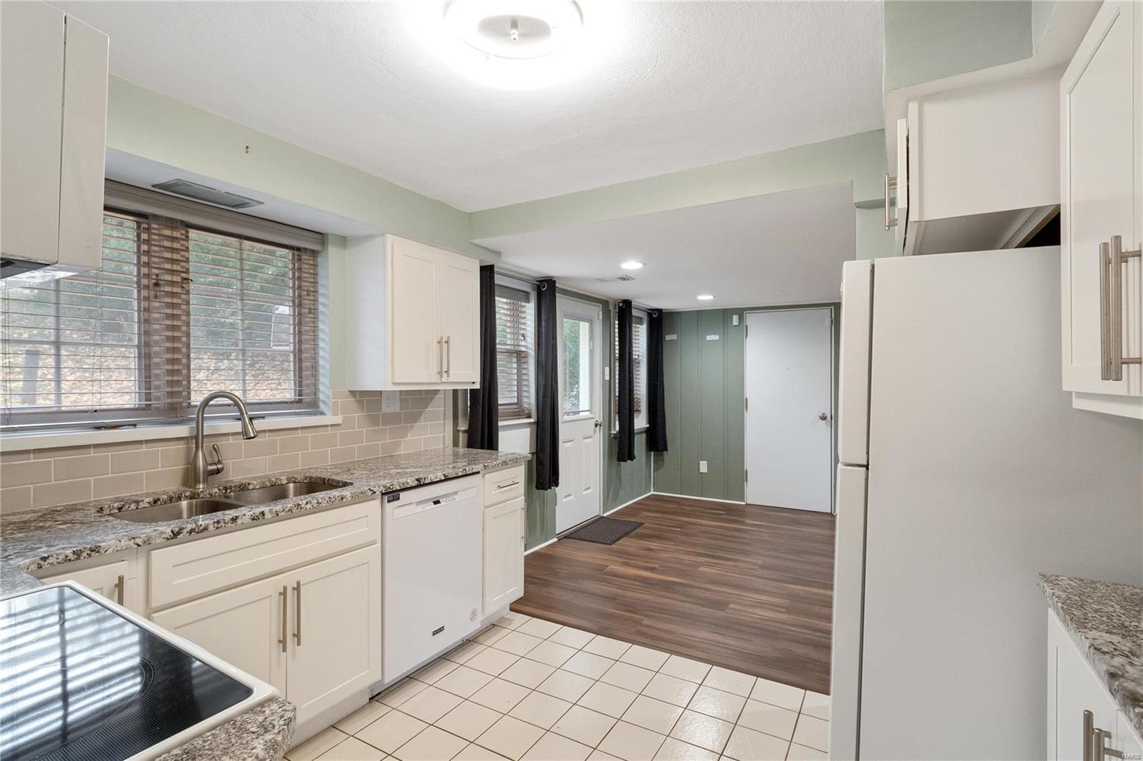 Ferguson, Missouri 63135, United States, 2 Bedrooms Bedrooms, ,1 BathroomBathrooms,Residential,Pending,34424