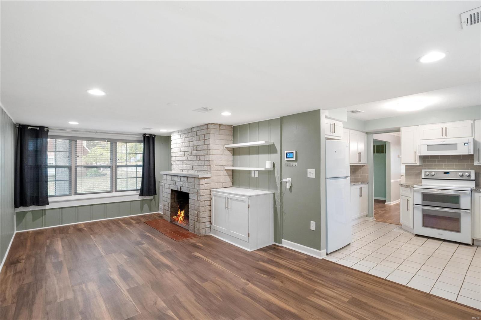 Ferguson, Missouri 63135, United States, 2 Bedrooms Bedrooms, ,1 BathroomBathrooms,Residential,Pending,34424