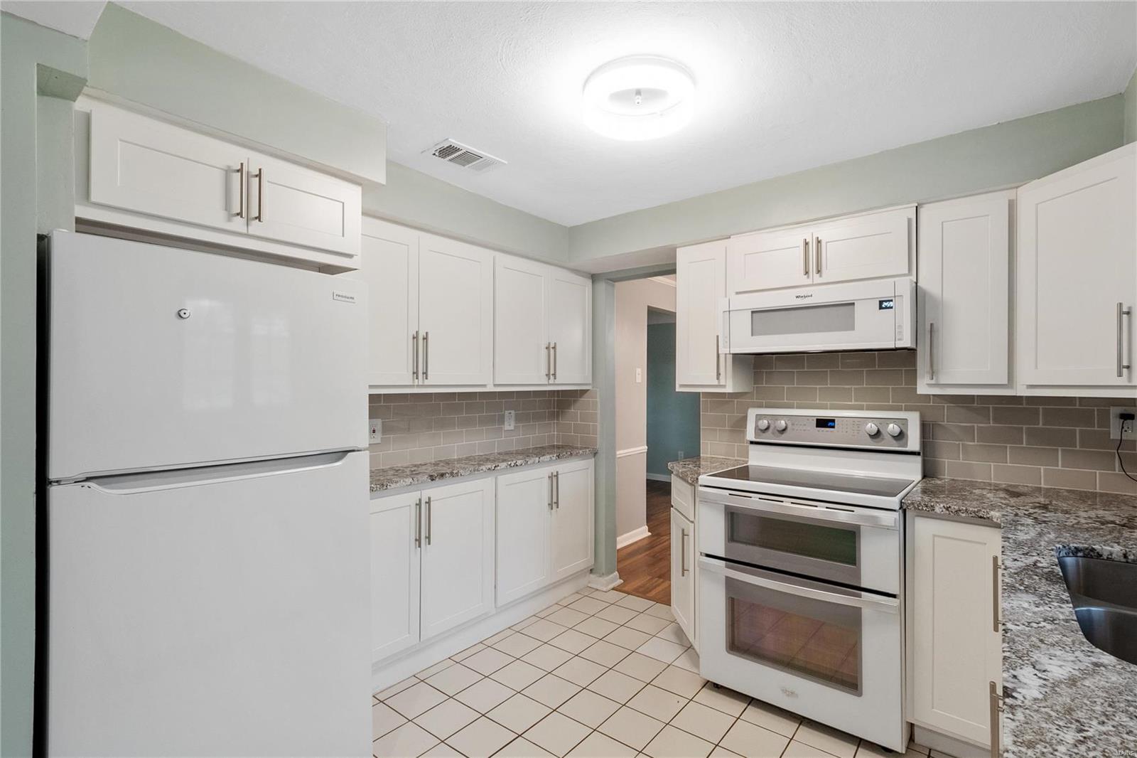 Ferguson, Missouri 63135, United States, 2 Bedrooms Bedrooms, ,1 BathroomBathrooms,Residential,Pending,34424