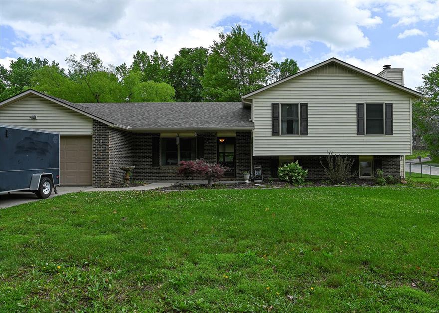 Spacious tri-level in Alma Schrader district. Featuring a large, level fenced in yard on a corner lot for all your backyard barbecues. The kitchen also has abundant cabinet space and there are two separate dining areas so you can have a dining room and a breakfast nook, or use it for whatever fits your needs best! An oversized laundry room and den/storage space could be multifunctional as well.  The closet organizers in each bedroom maximize the storage. Seller is also providing a home warranty.