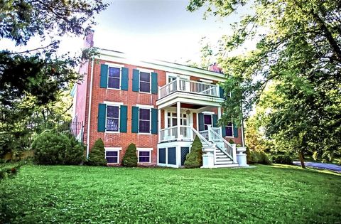 813 S 4th Street Clarksville MO 63336