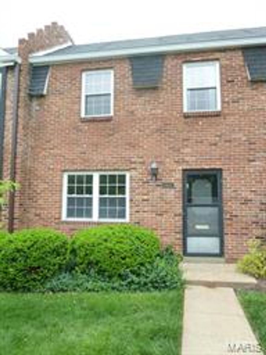 Spacious 3 bed, 2.5 bath townhome available in Kirkwood.  Open floor plan on main level, large master bedroom upstairs, plenty of storage in full basement.  Patio outside is perfect for BBQing and has enough room to have a table and chairs.  All appliances included, complex also offers inground pool to its occupants.  Quiet neighborhood, great location, Kirkwood schools....this one won't last long! Location: Ground Level