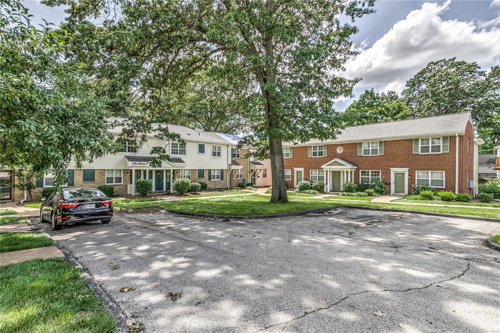 Brentwood Forest Condo Ph Eight - Residential