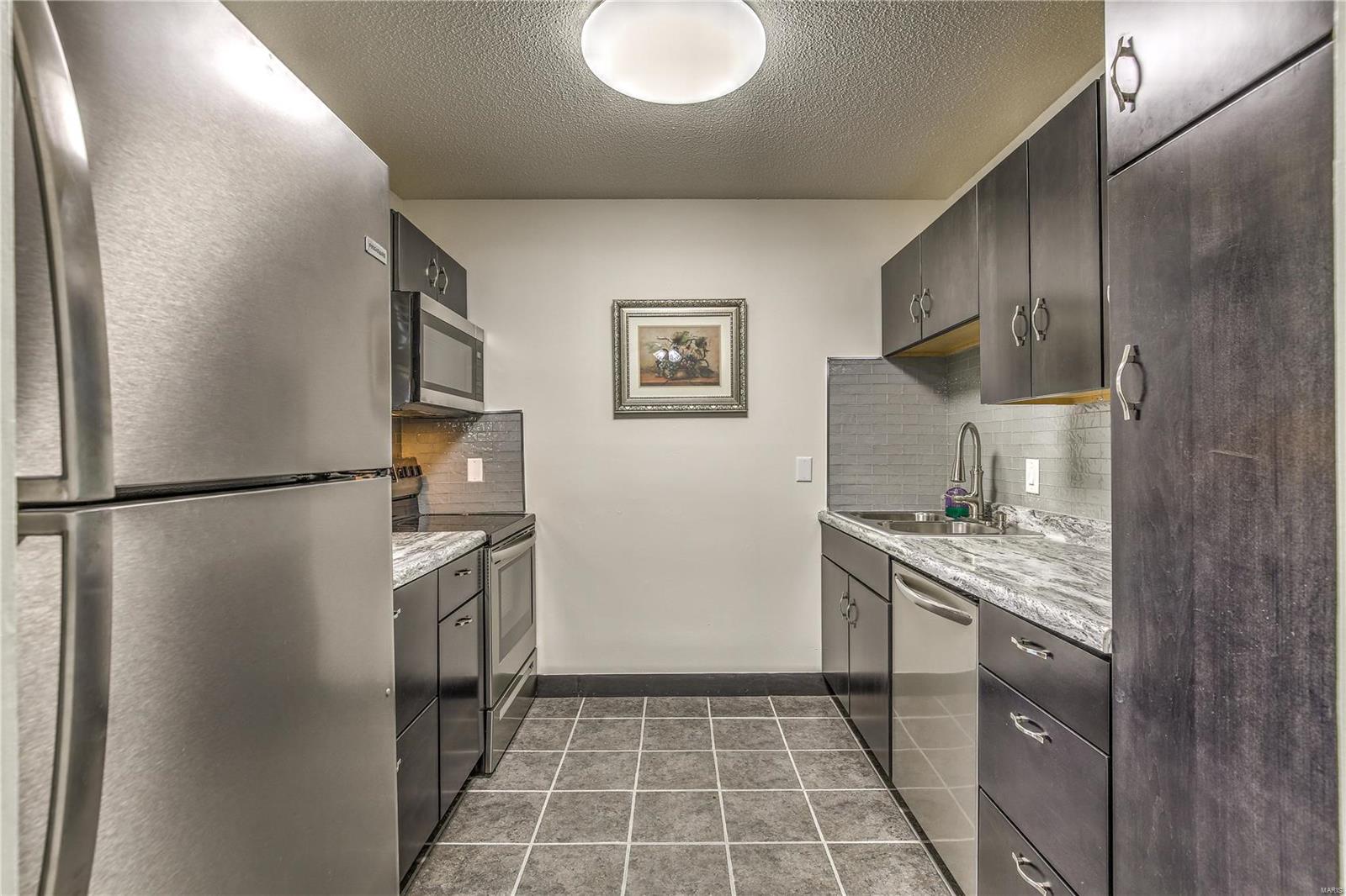 Brentwood Forest Condo Ph Eight - Residential