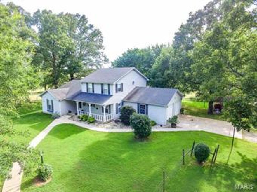 Just off the paved highway with nice large trees and a traditional old barn sits this very classy looking country home. 25 acres, pond, woods and fenced pasture. The home features very large rooms, high vaulted ceilings, sunroom, covered deck, two car garage, carport, and storage/work sheds. Fantastic master bedroom suite downstairs with additional bedrooms and office area upstairs. Only 3 miles from Sugar Bush boat launch on Current River.