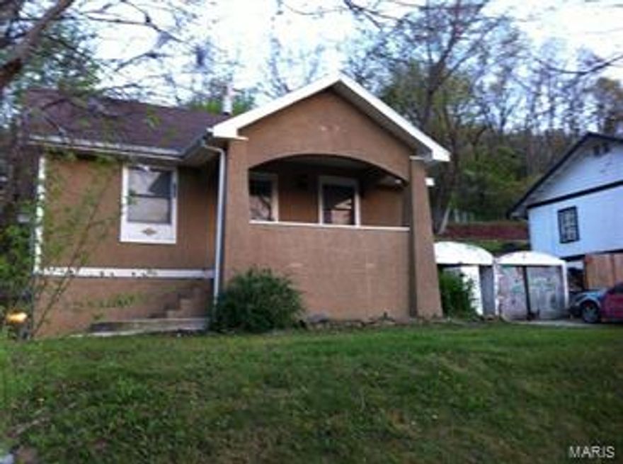 You will want to take a look at this cozy 3 bedroom 1 and 1/2 bathroom home with many updates and is priced to sell!!! This adorable home sits close to the heart of Downtown Waynesville and features a parking pad at the rear of the home. The home also features newer cabinetry, countertops and a wood look vinyl in the living room, bathrooms and kitchen and a sump pump installed in the basement. Bring your offers now!!!