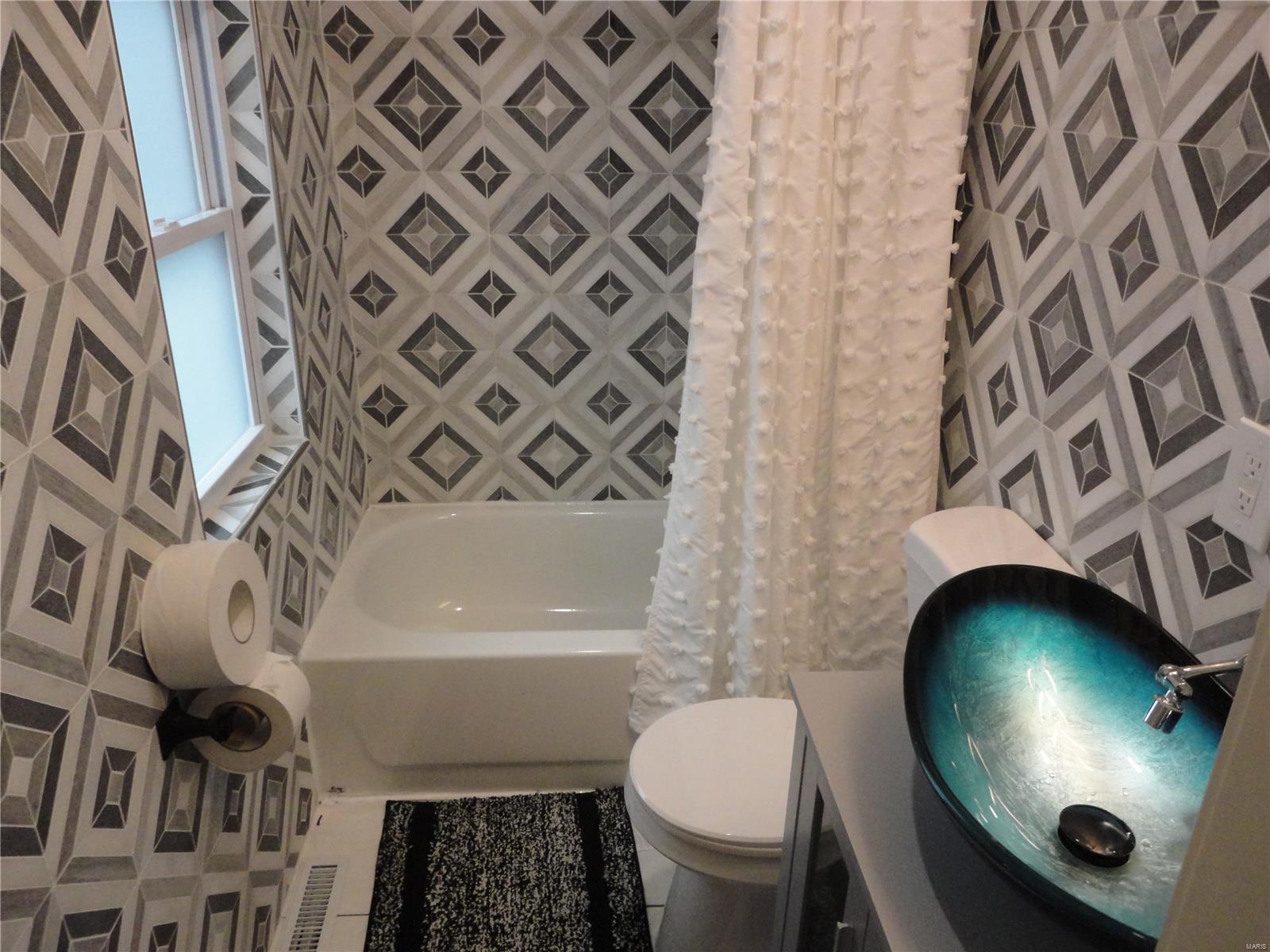 St Louis, Missouri 63130, United States, 1 Bedroom Bedrooms, ,1 BathroomBathrooms,Residential,Active,109348