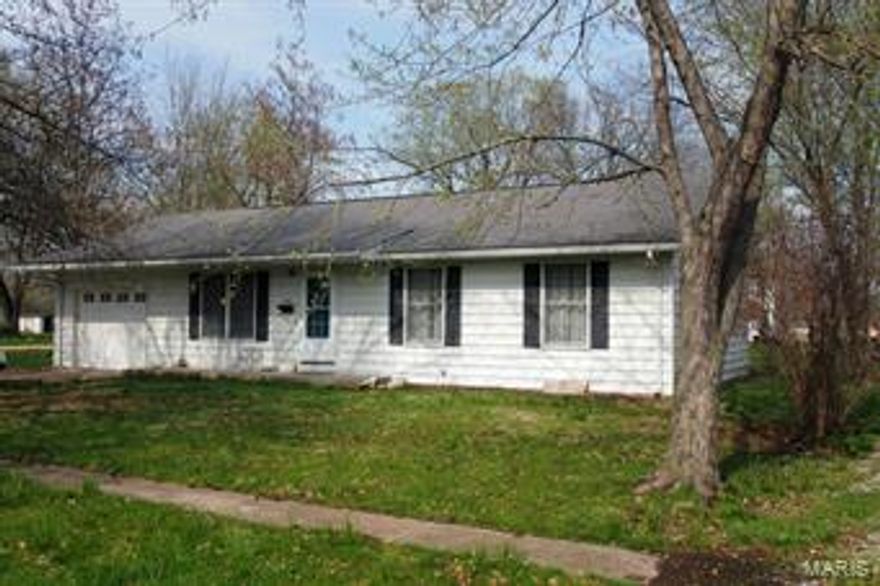This 3 bedroom, 2 bath home with one car attached garage on corner lot is waiting for you.  Cathedral ceiling in master bedroom, with his and her closets and shower bath.  New carpet, wood floors, tile floors, counter top and back splash in 2010.   14x10 patio to entertain on summer nights.  Large 2nd bedroom has his and her closets.  Anderson windows talk for themselves. Walking distance from downtown.  This house is calling your name, call for an appointment.