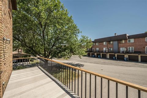 Condominium in St Louis MO 11889 Cresta Verde Drive 32.jpg