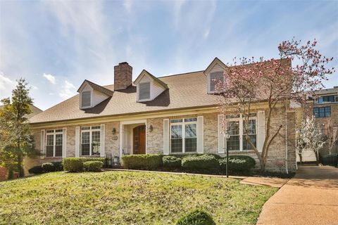 125 Crandon Drive Clayton MO 63105