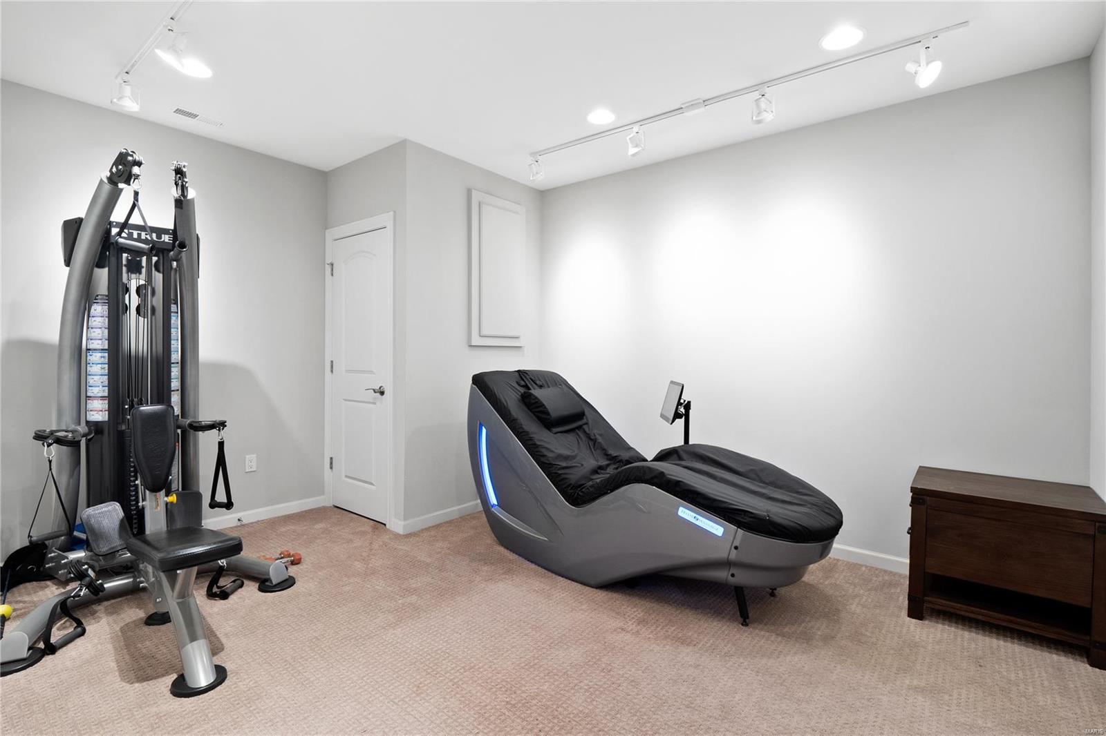 Woods Of Ladue The - Residential