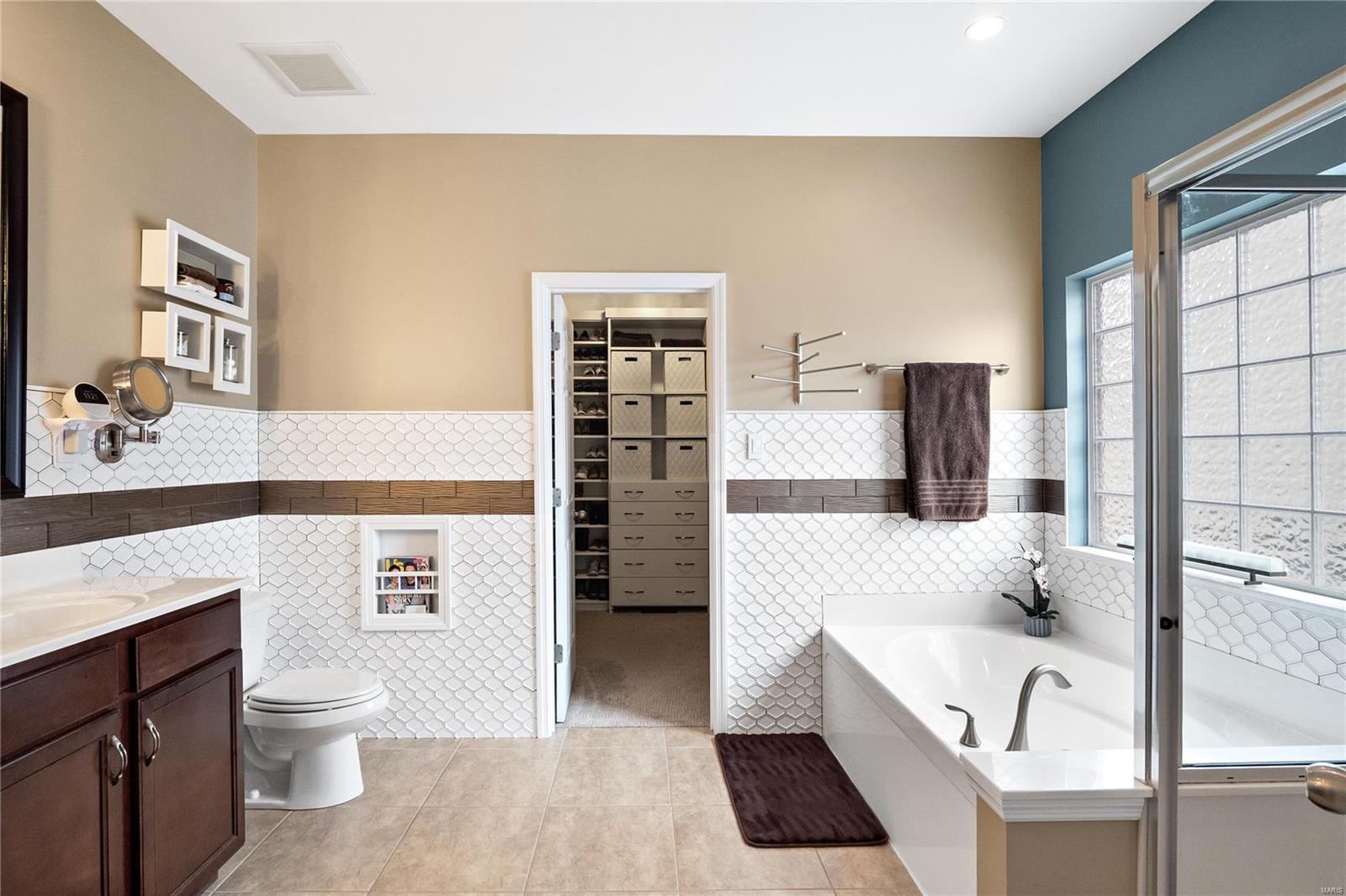 Lake St Louis, Missouri 63367, United States, 3 Bedrooms Bedrooms, ,3 BathroomsBathrooms,Residential,Pending,28956