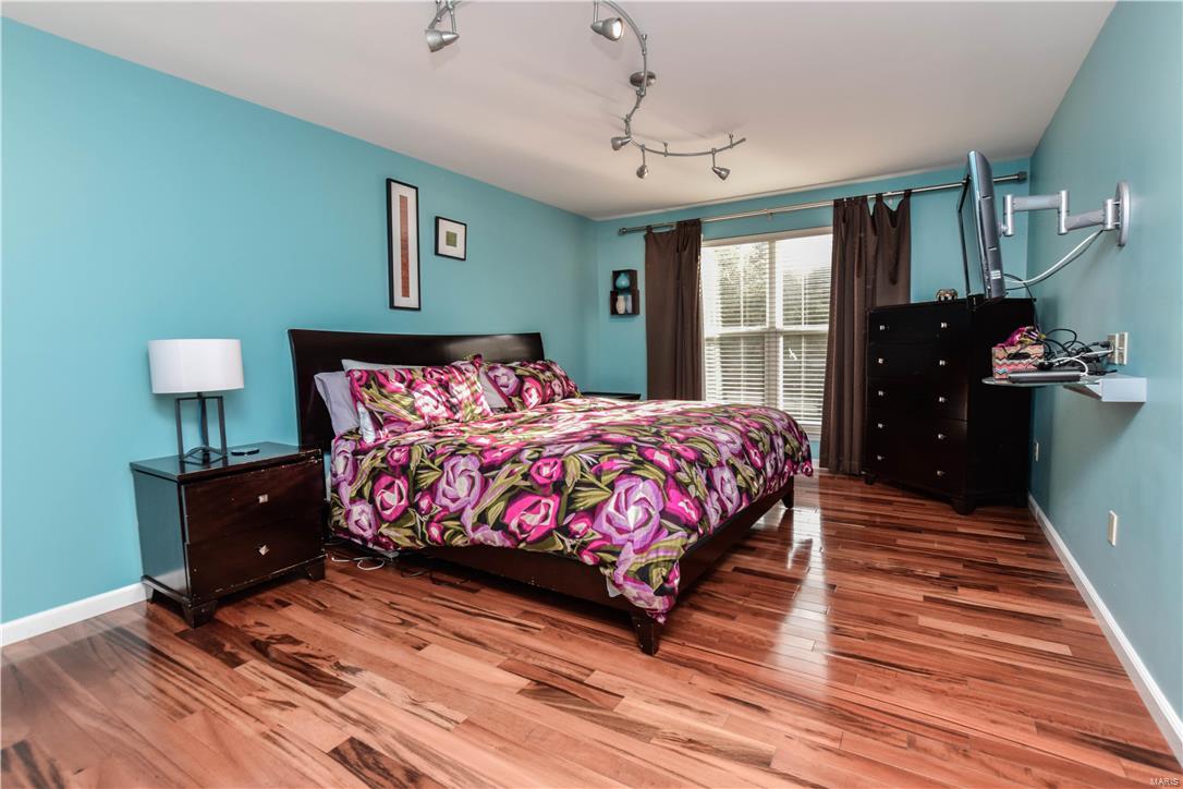 Villas At Ladue Bluffs - Residential