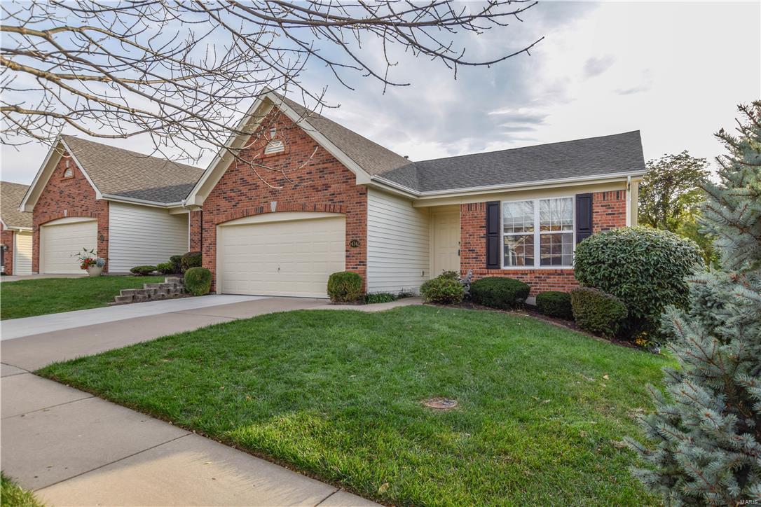 Villas At Ladue Bluffs - Residential