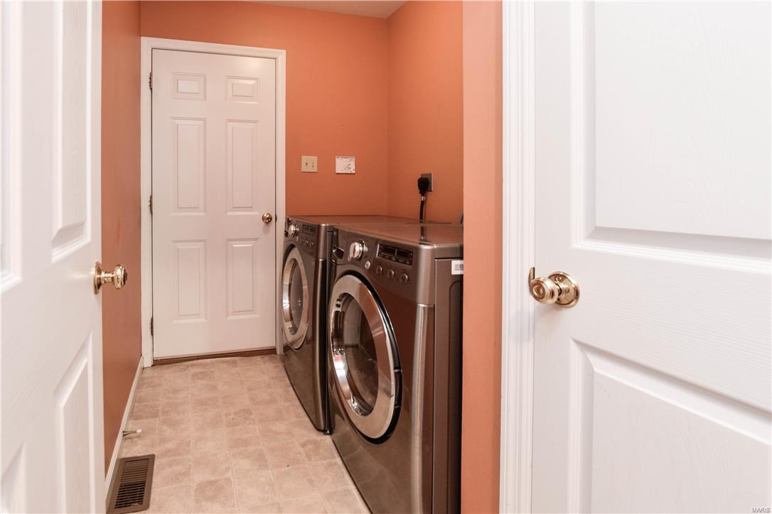 Villas At Ladue Bluffs - Residential