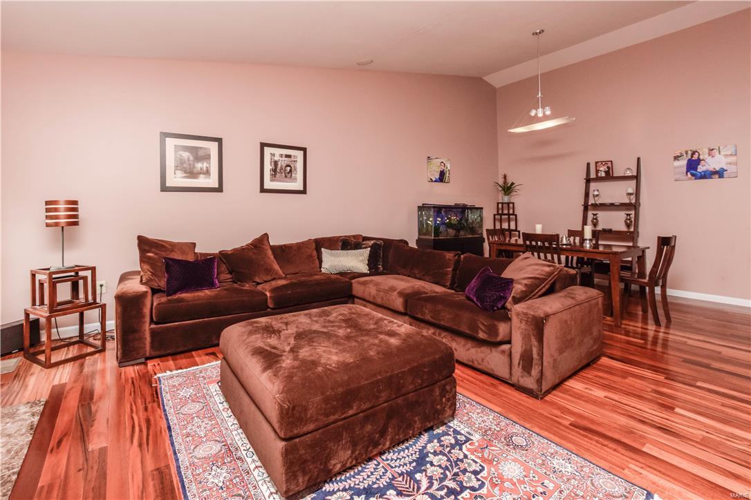 Villas At Ladue Bluffs - Residential