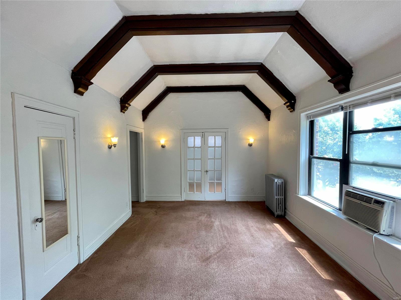 Laclede Ave & Forest Park Boule - Residential Income