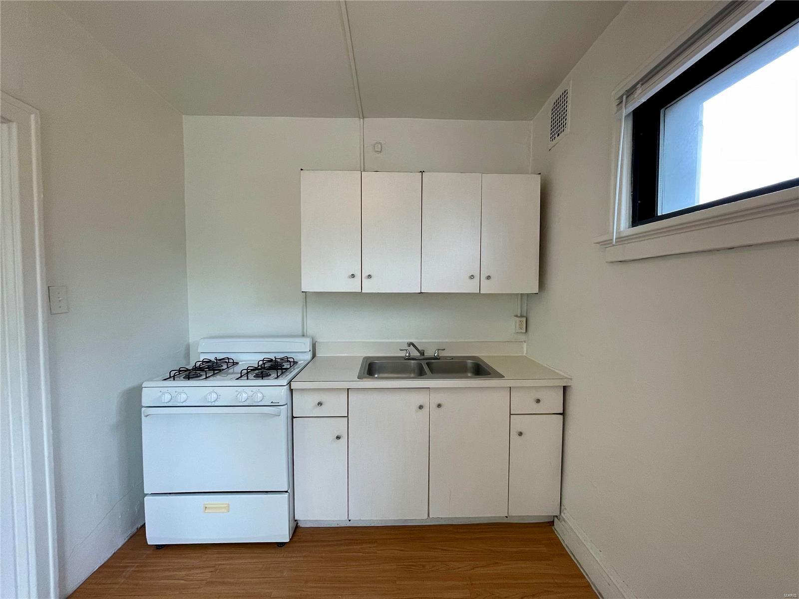 Laclede Ave & Forest Park Boule - Residential Income