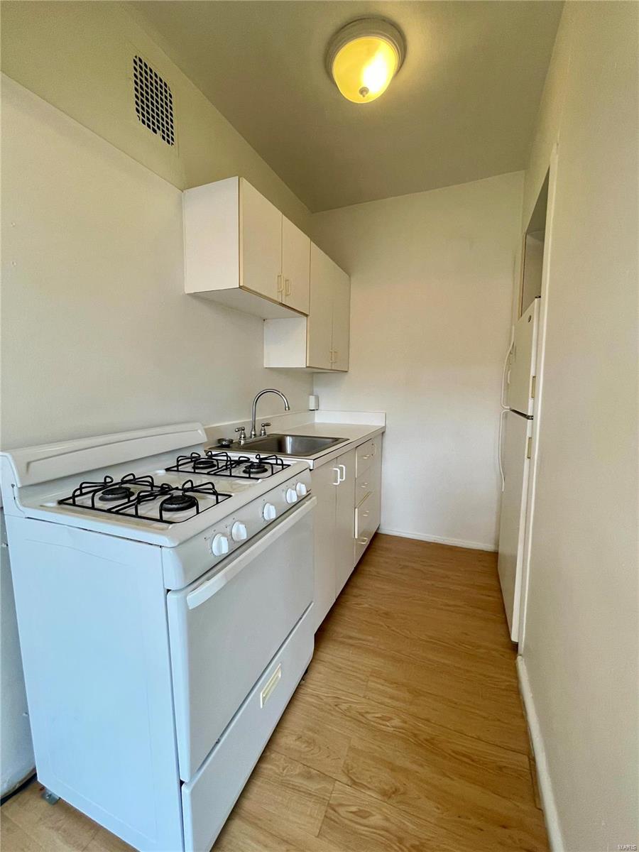 Laclede Ave & Forest Park Boule - Residential Income