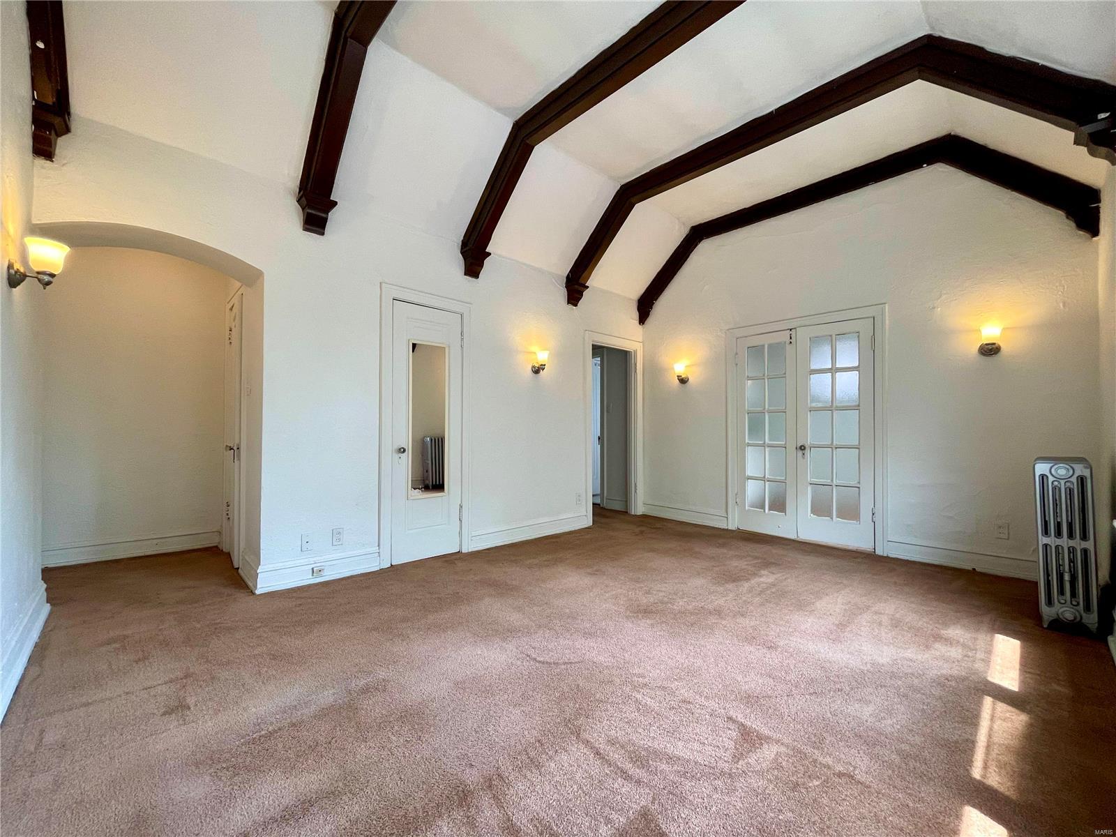 Laclede Ave & Forest Park Boule - Residential Income