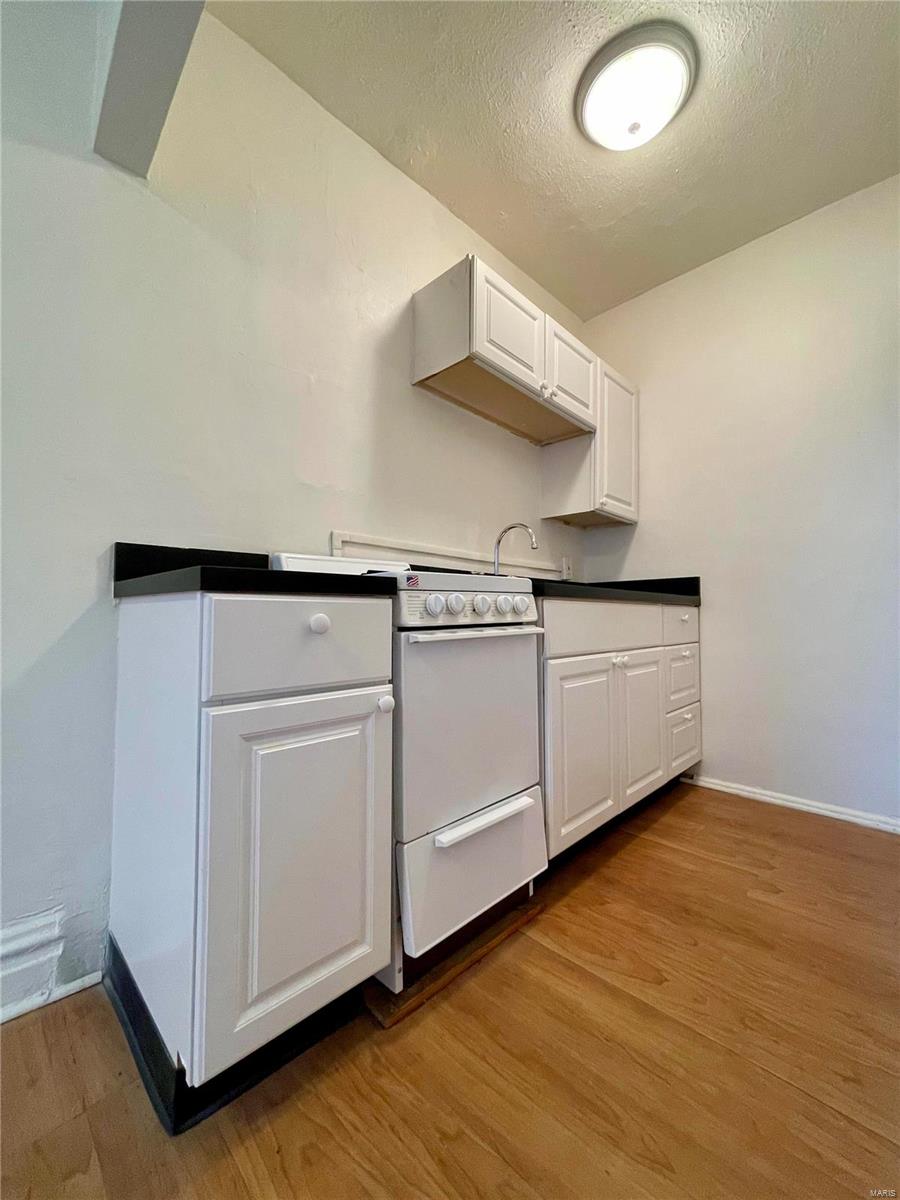 Laclede Ave & Forest Park Boule - Residential Income