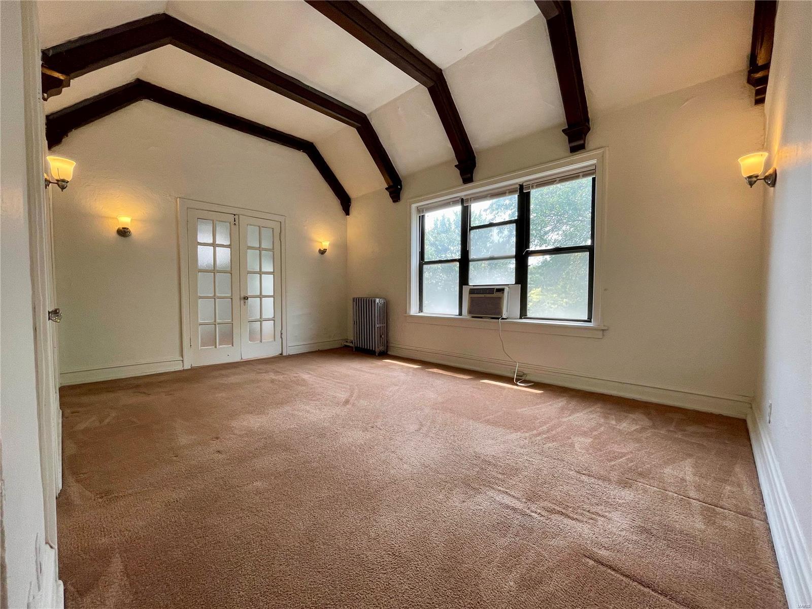 Laclede Ave & Forest Park Boule - Residential Income