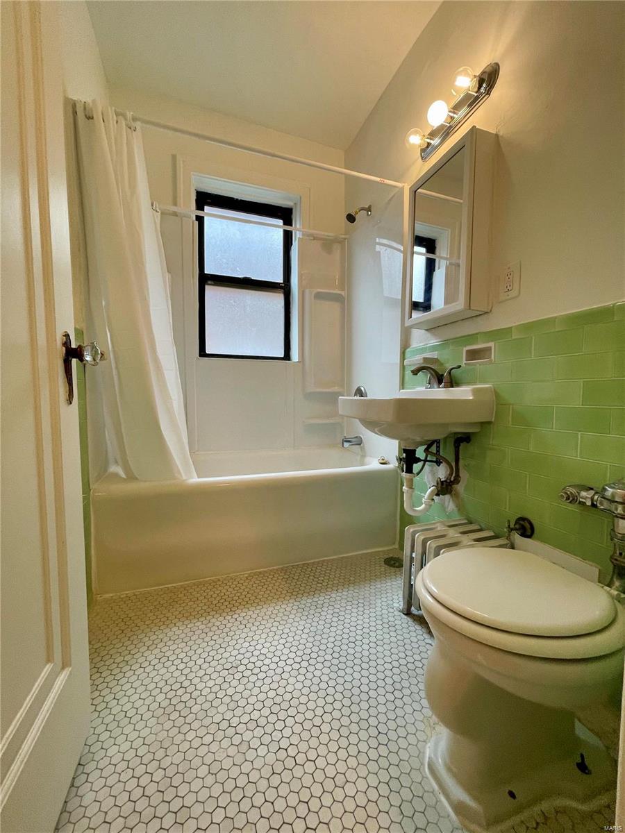 Laclede Ave & Forest Park Boule - Residential Income