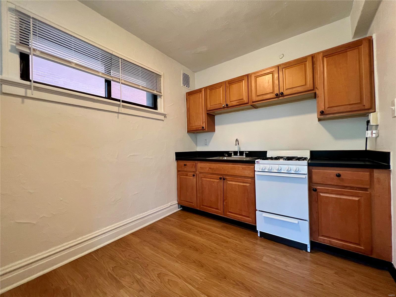 Laclede Ave & Forest Park Boule - Residential Income