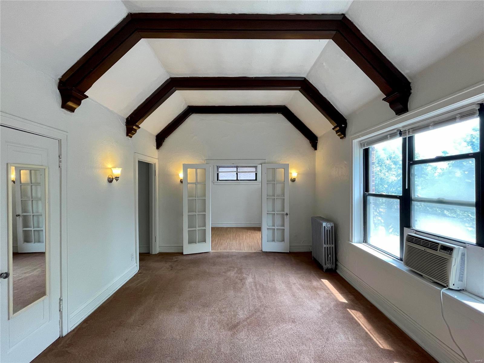 Laclede Ave & Forest Park Boule - Residential Income