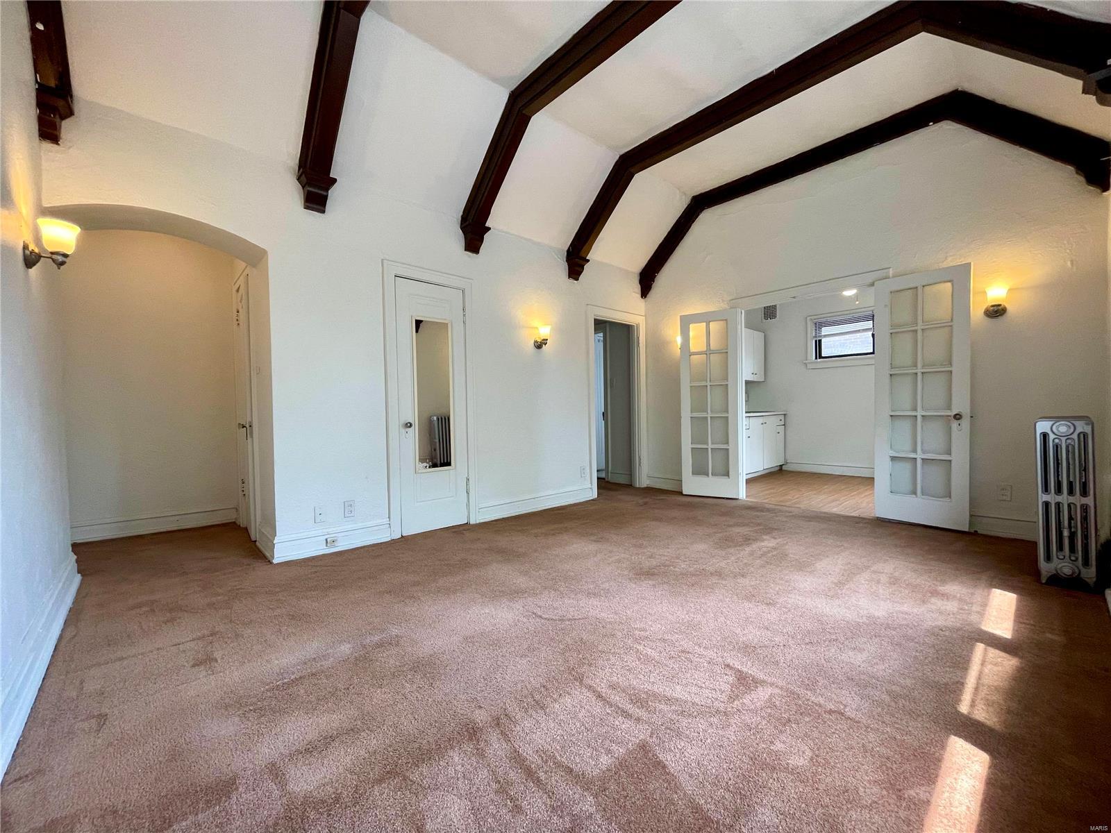 Laclede Ave & Forest Park Boule - Residential Income