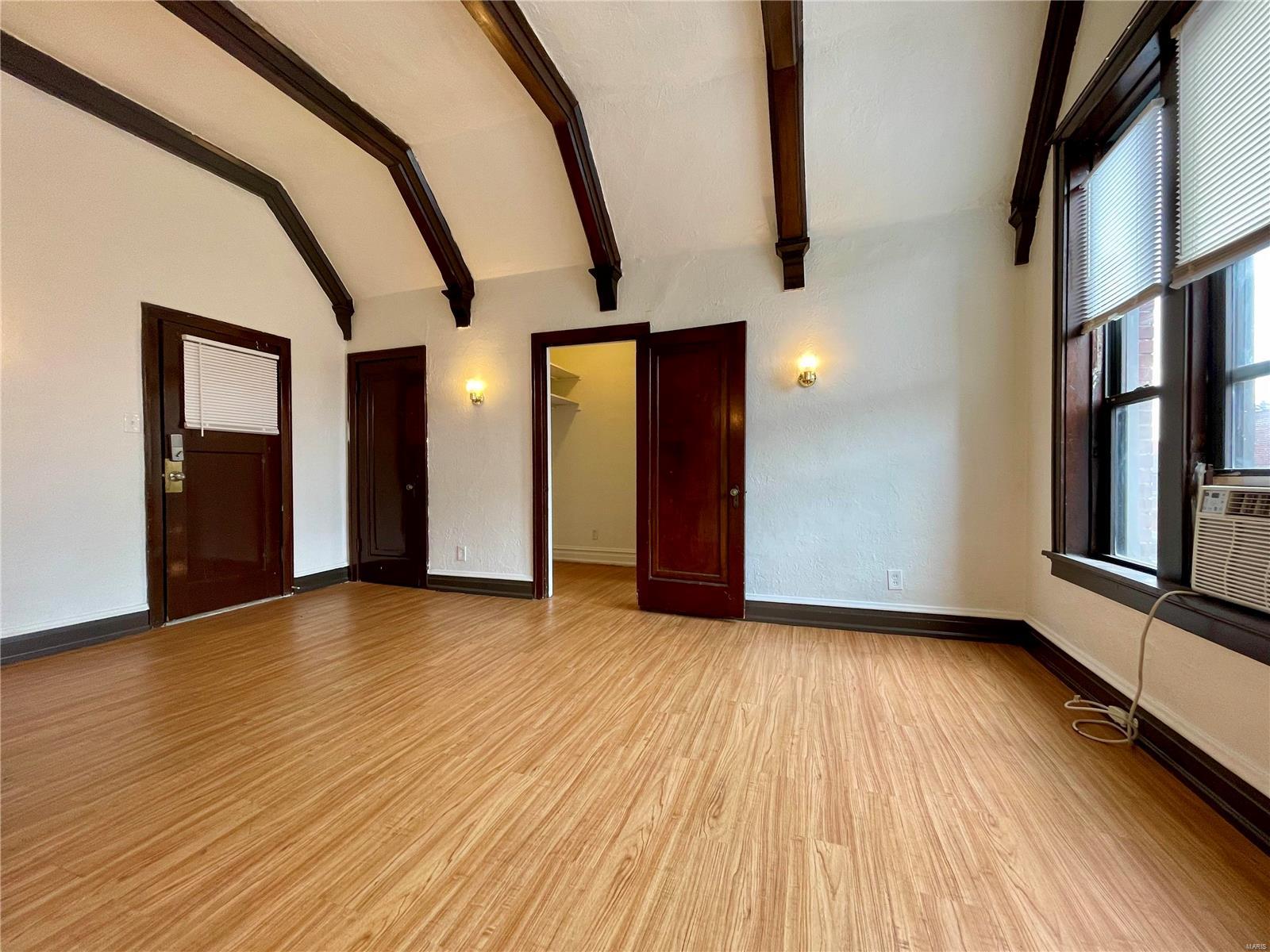 Laclede Ave & Forest Park Boule - Residential Income