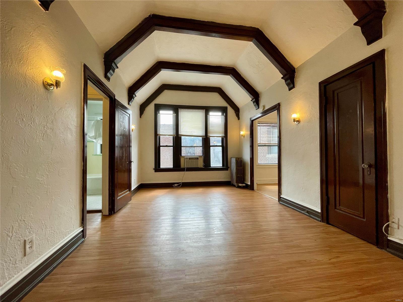 Laclede Ave & Forest Park Boule - Residential Income