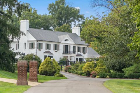 Photo of 8 Radnor Road, Huntleigh, MO 63131 (MLS # 25006453)