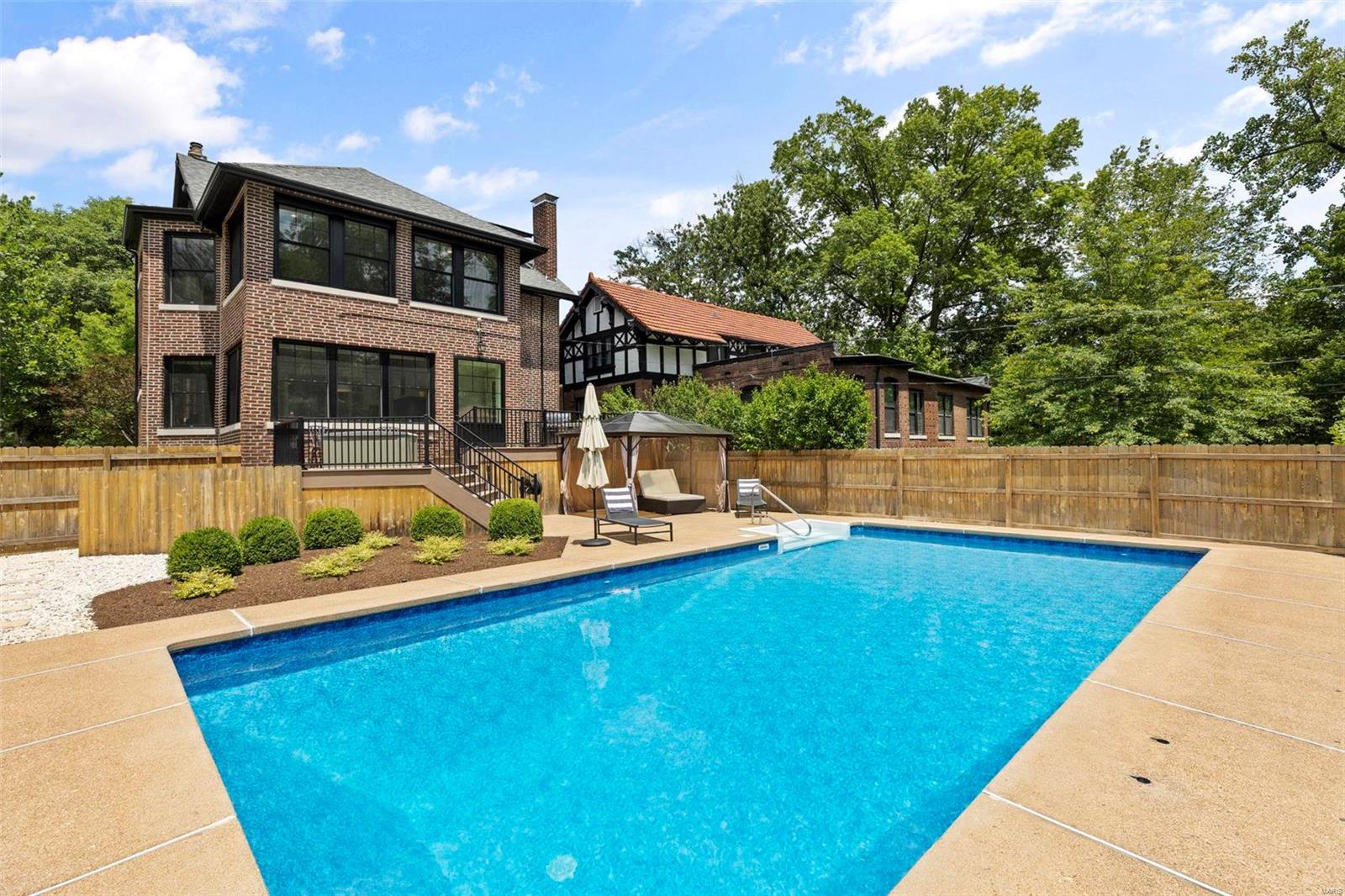 West Portland Place - Residential