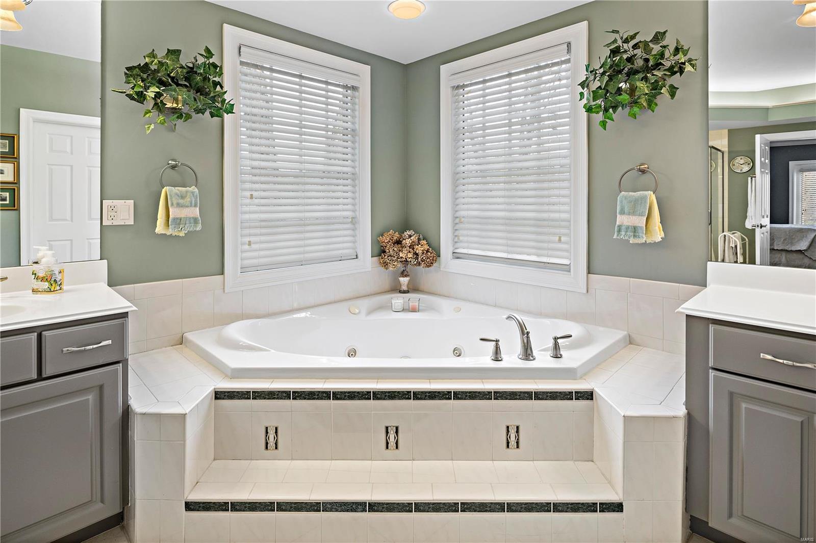 Ladue Meadows - Residential