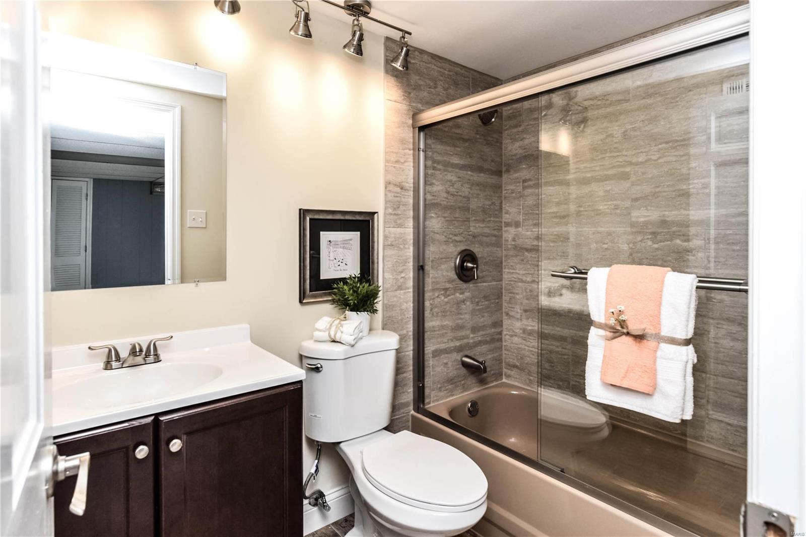 Pointe Clayton 4 - Residential