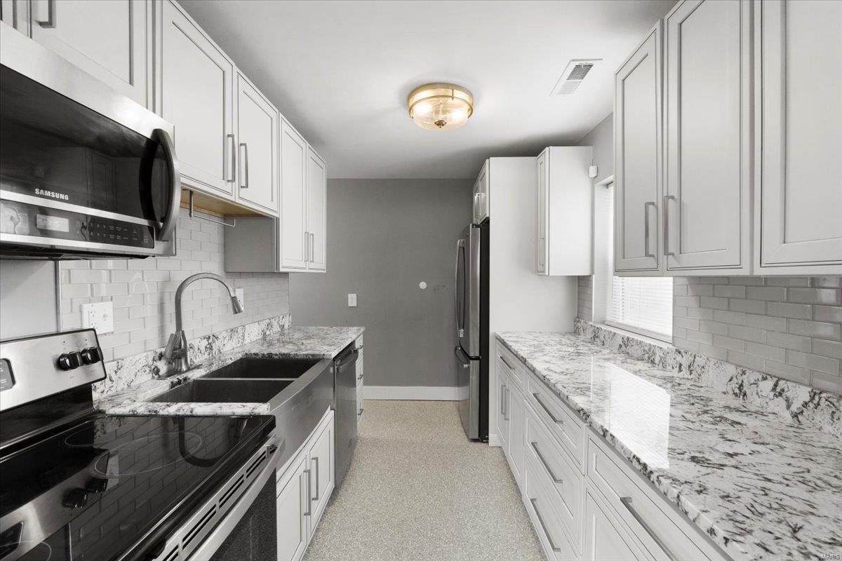 St Louis, Missouri 63135, United States, 3 Bedrooms Bedrooms, ,1 BathroomBathrooms,Residential,Pending,82499