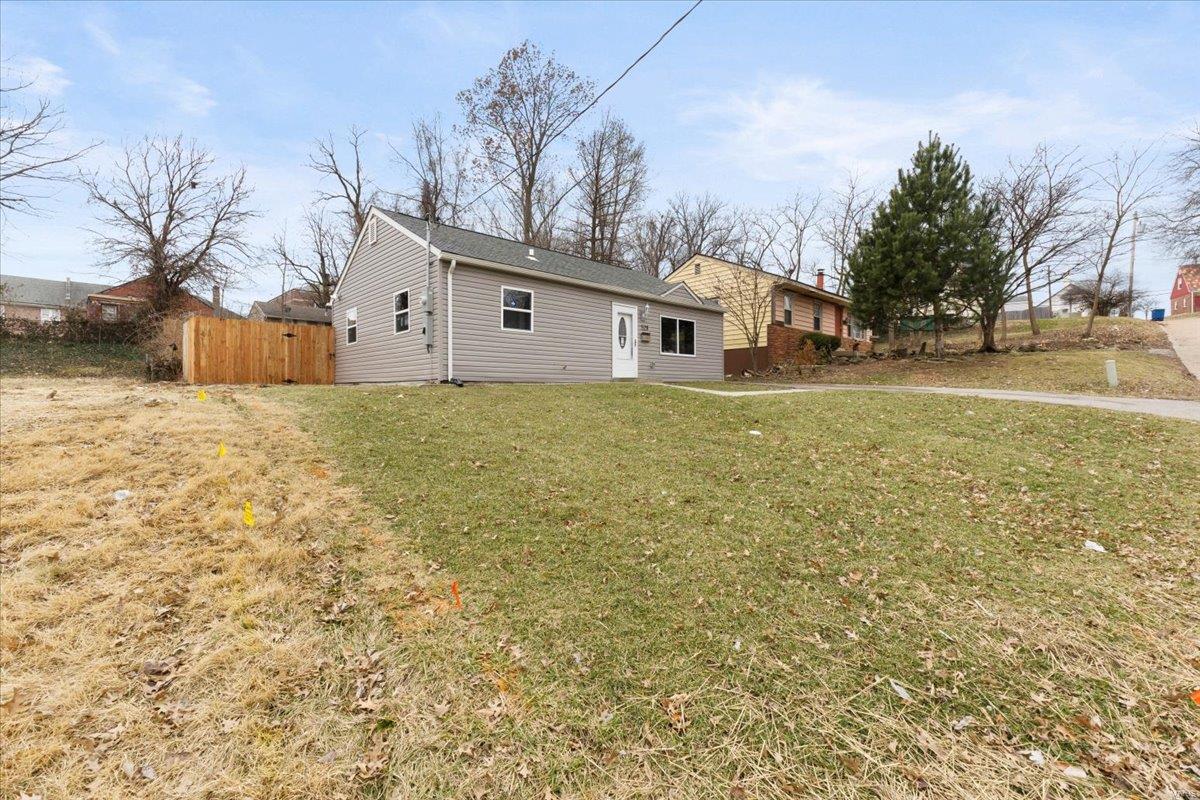 St Louis, Missouri 63135, United States, 3 Bedrooms Bedrooms, ,1 BathroomBathrooms,Residential,Pending,82499