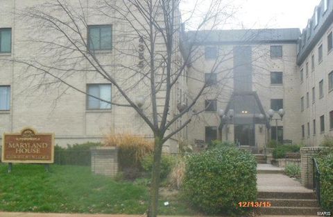 Condominium in St Louis MO 4355 Maryland Avenue.jpg