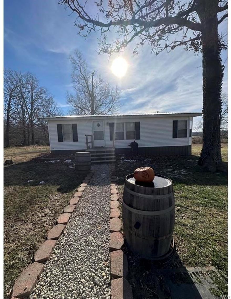 Entered for comp purposes only.
This three bedroom, two bathroom mobile home sits on nearly an acre in the desirable Joel E. Barber School District. This mobile home has a less than year old metal roof that was installed in October of 2022. This property also includes a detached garage with a concrete floor and electric. This property is just outside of city limits, but close to the amenities of town.