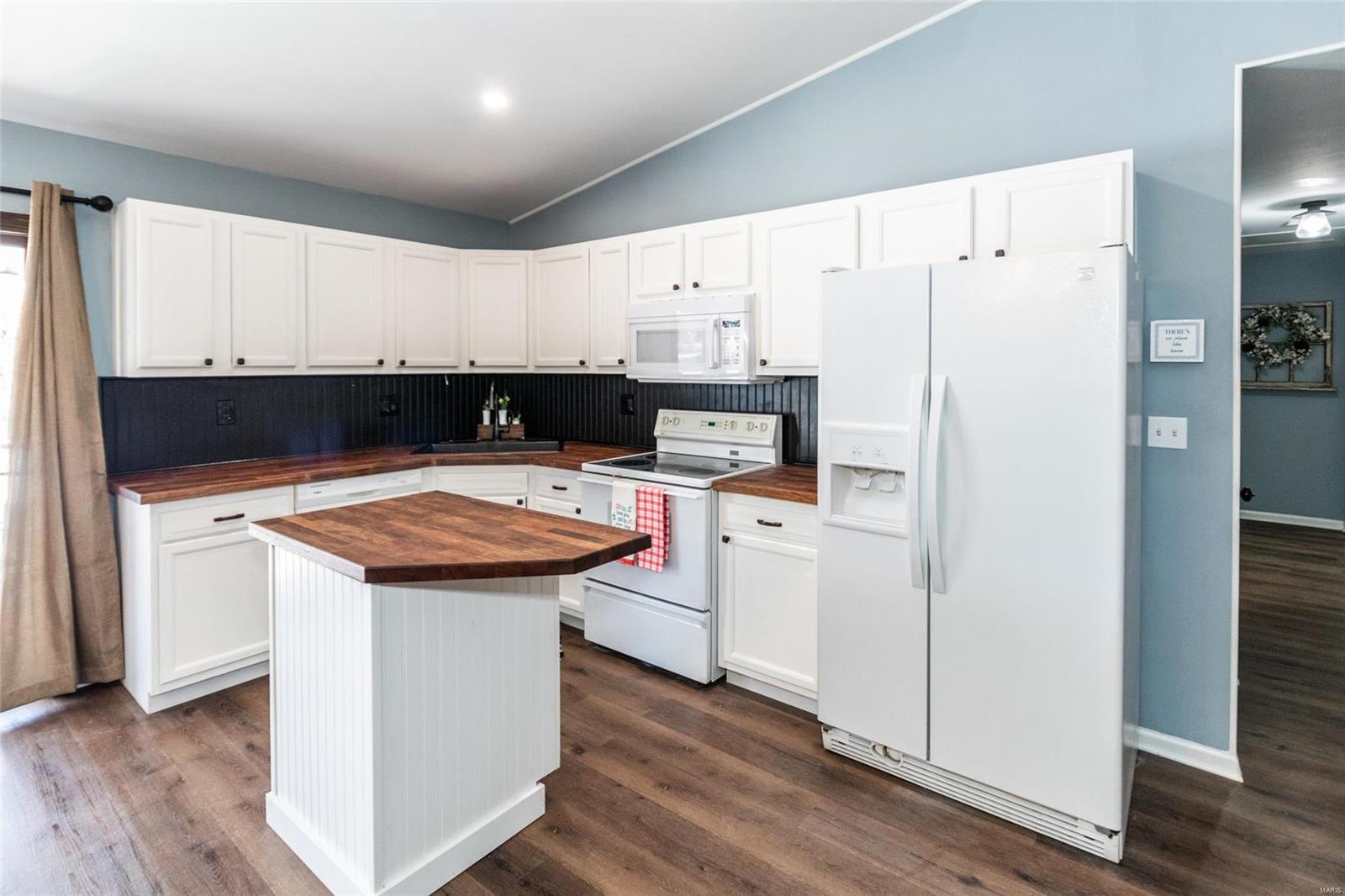 Hillsboro, Missouri 63050, United States, 3 Bedrooms Bedrooms, ,2 BathroomsBathrooms,Residential,Pending,15717